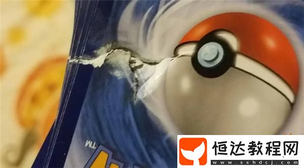 寶可夢卡牌擋住鄰居子彈致命一擊